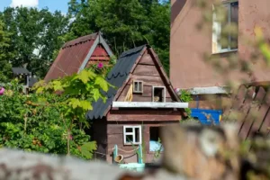 Spielhaus für Kinder selber bauen – Anleitung – Planung, Material und Aufbau eines einfachen Spielhauses